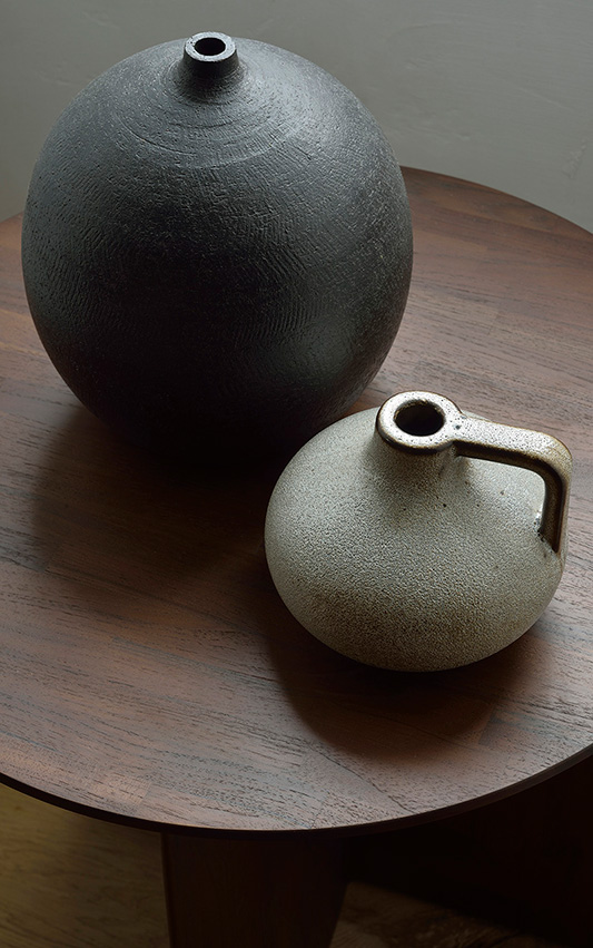 10196_Teak_brown_Geometric_side_table_detail
